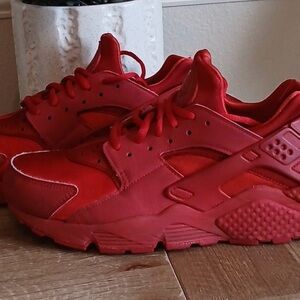 Nike Air Women's Red Huarache Running Shoes. Size 9.5